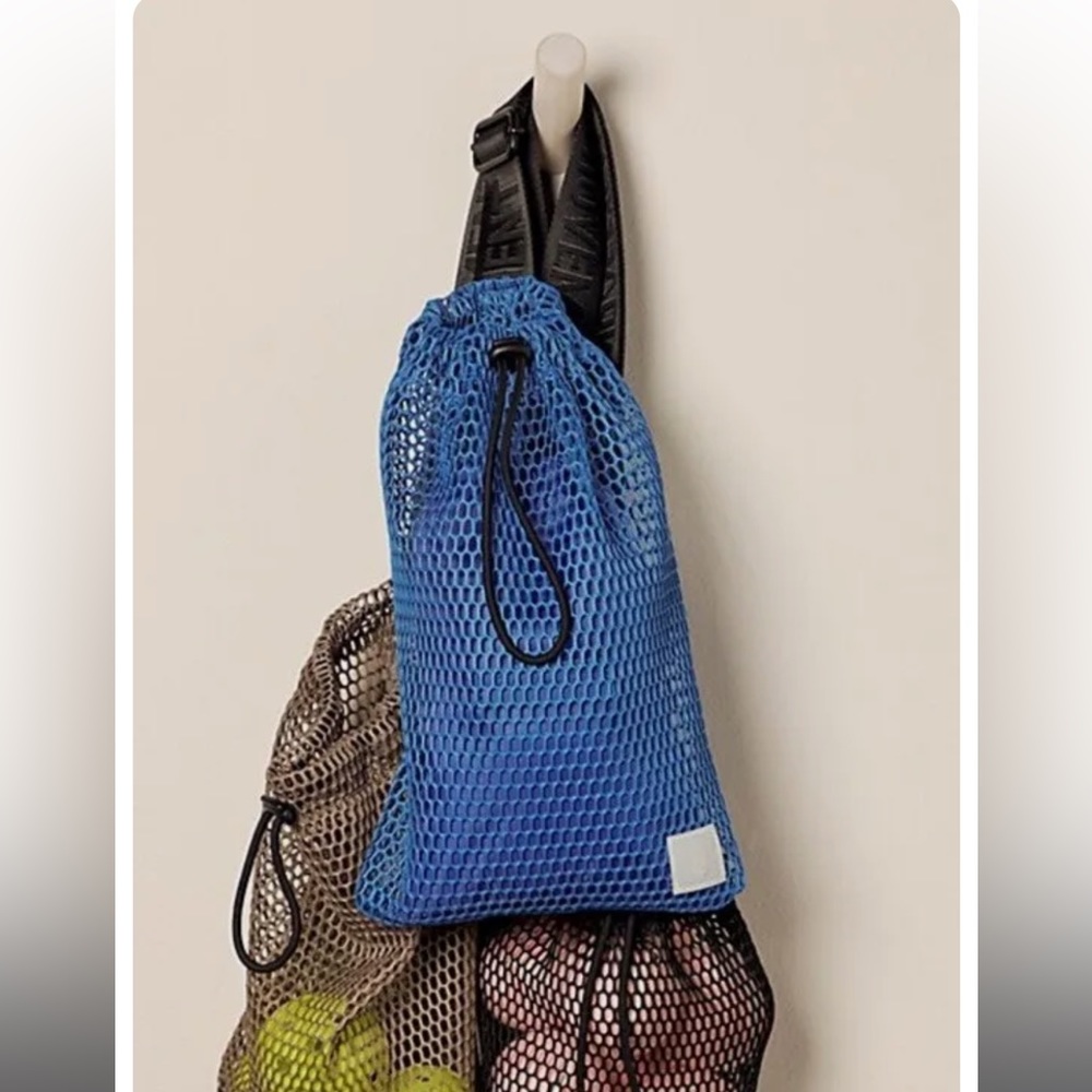 🆕 Free People Unisex Blue Mini Mesh Sling Bag - Picture 13 of 14
